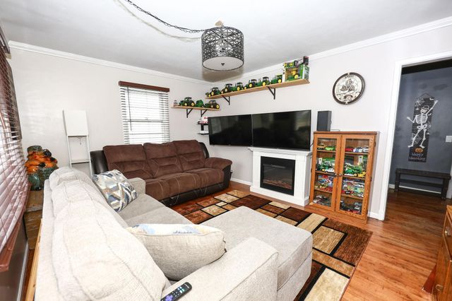 445 19th St NW, Minot, ND 58703