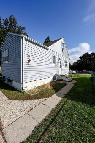 445 19th St NW, Minot, ND 58703