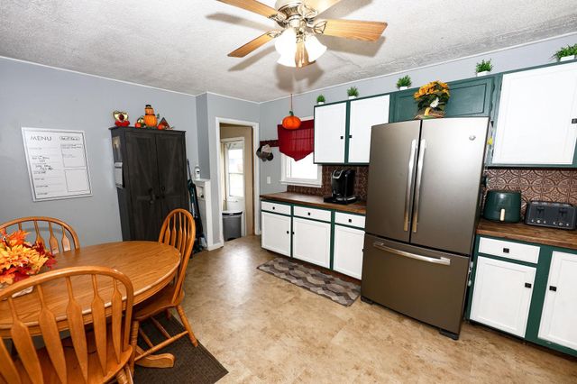 445 19th St NW, Minot, ND 58703