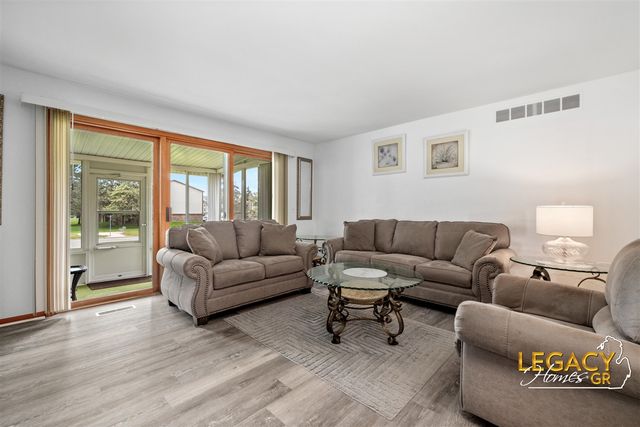 705 60th Street 349, Grand Rapids, MI 49548
