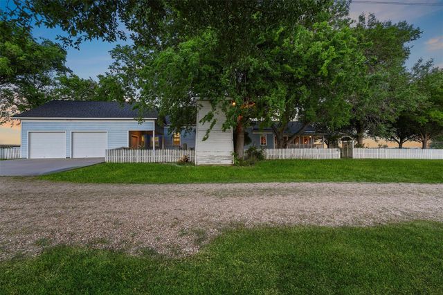 9058 Sam Houston RD, Brenham, TX 77833