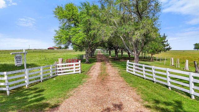 9058 Sam Houston RD, Brenham, TX 77833