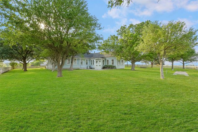 9058 Sam Houston RD, Brenham, TX 77833