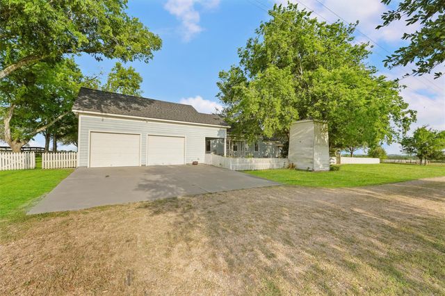 9058 Sam Houston RD, Brenham, TX 77833