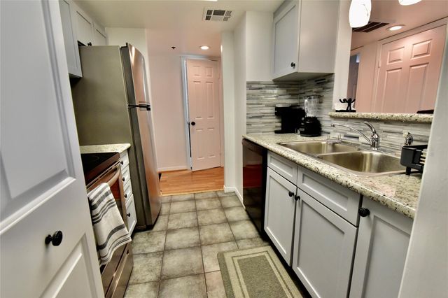 3525 Sage Road 701, Houston, TX 77056
