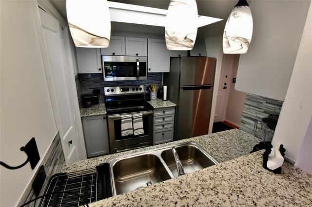 3525 Sage Road 701, Houston, TX 77056