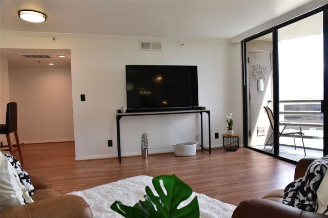3525 Sage Road 701, Houston, TX 77056