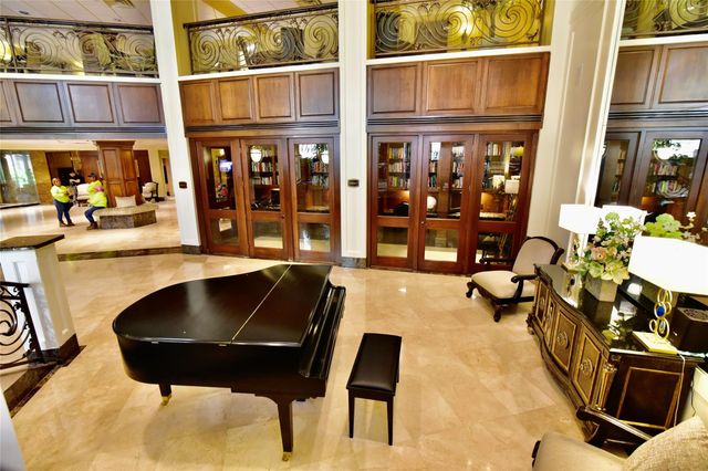 3525 Sage Road 701, Houston, TX 77056