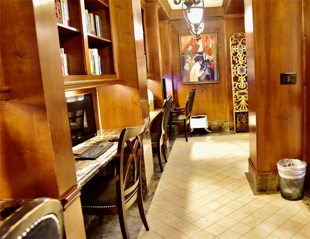 3525 Sage Road 701, Houston, TX 77056