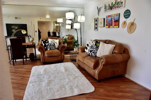 3525 Sage Road 701, Houston, TX 77056
