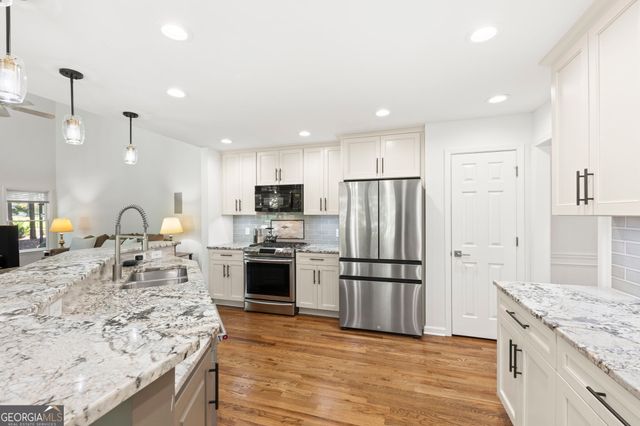 6256 Woodlore Drive NW, Acworth, GA 30101