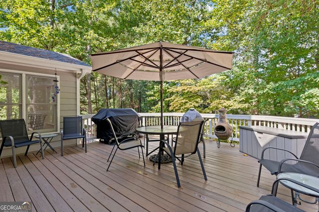 6256 Woodlore Drive NW, Acworth, GA 30101