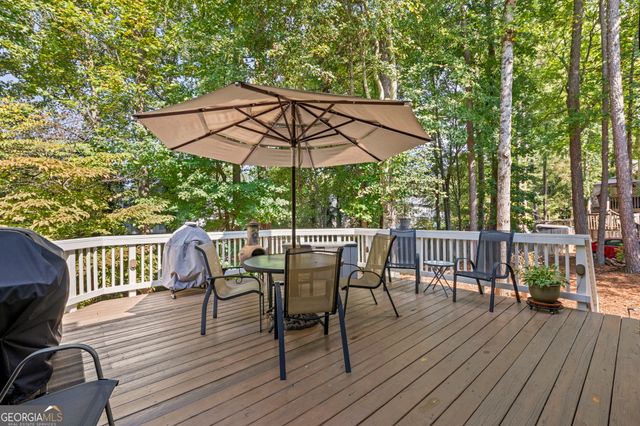 6256 Woodlore Drive NW, Acworth, GA 30101