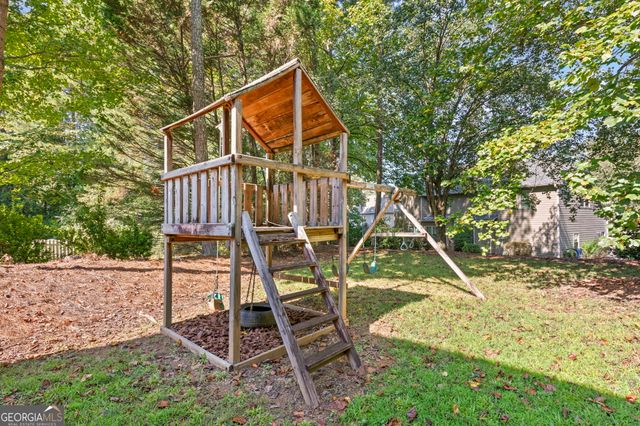6256 Woodlore Drive NW, Acworth, GA 30101
