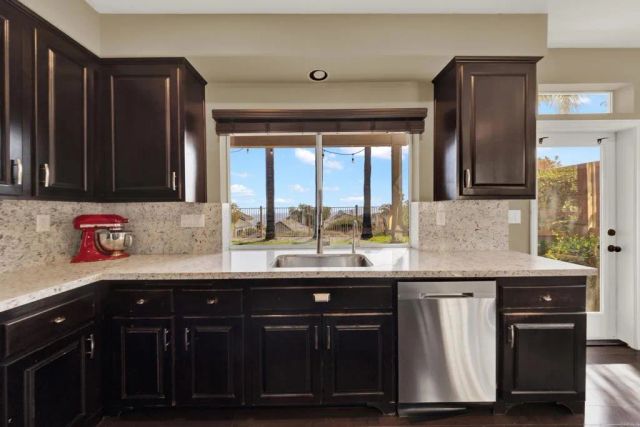 2223 Rock View Glen, Escondido, CA 92026