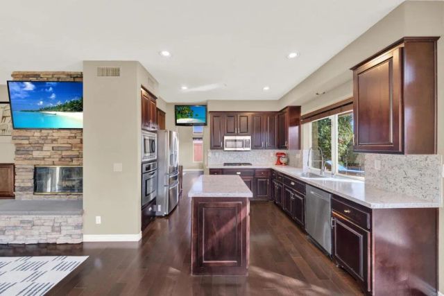 2223 Rock View Glen, Escondido, CA 92026