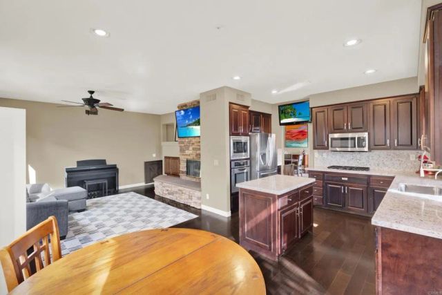 2223 Rock View Glen, Escondido, CA 92026