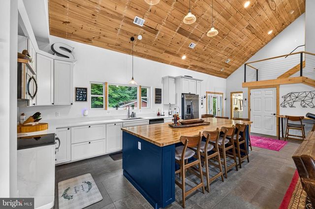 3827 PINE GROVE RD, Stanley, VA 22851
