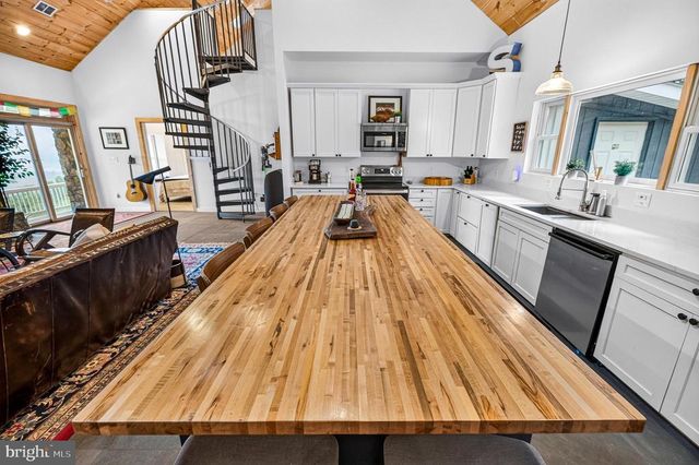 3827 PINE GROVE RD, Stanley, VA 22851