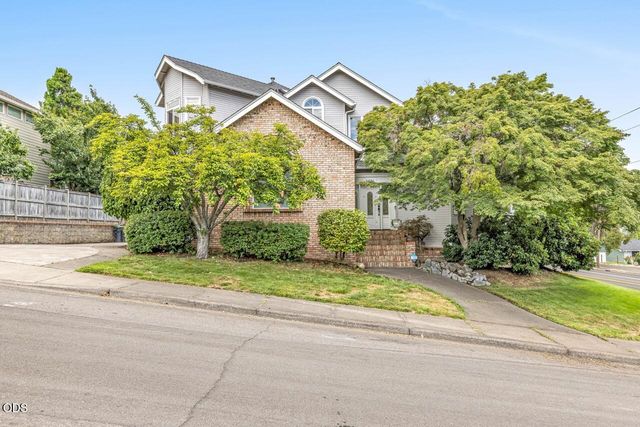 2991 Lexington Drive, Medford, OR 97504