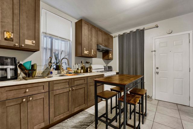 465 W 27th Street 1R, Chicago, IL 60616