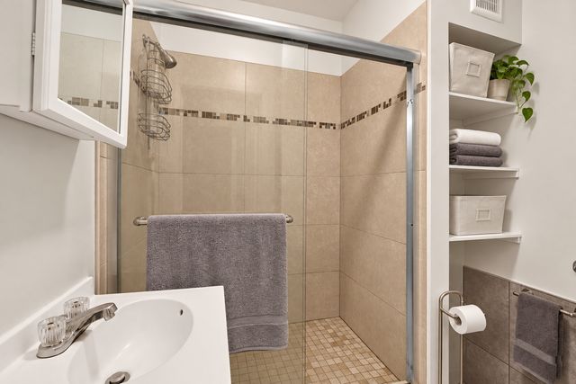 465 W 27th Street 1R, Chicago, IL 60616