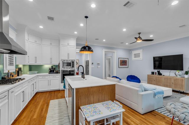 340 W 17th Street, Houston, TX 77008