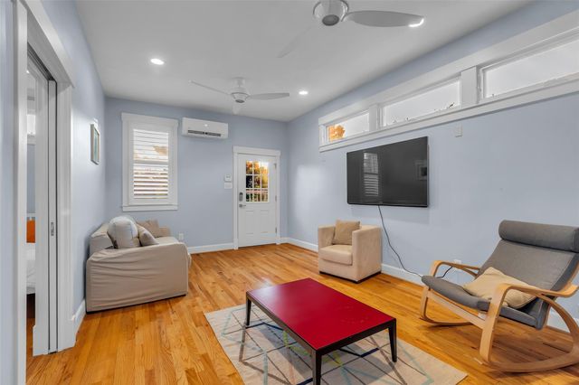 340 W 17th Street, Houston, TX 77008
