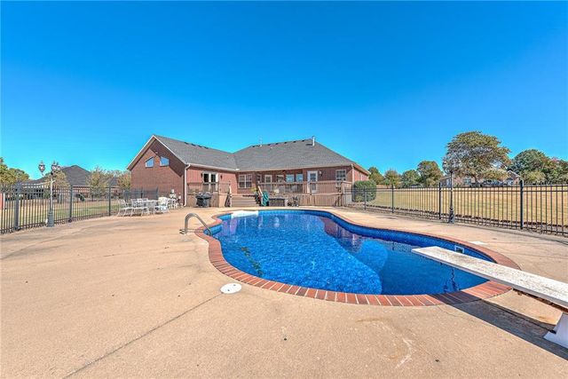 2389 Marylane Drive, Little Flock, AR 72756