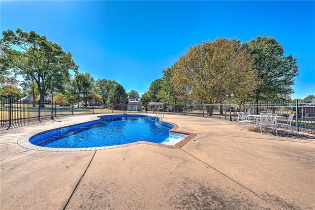 2389 Marylane Drive, Little Flock, AR 72756