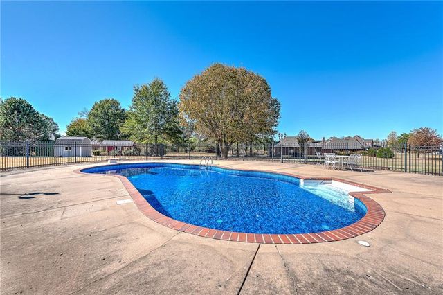 2389 Marylane Drive, Little Flock, AR 72756