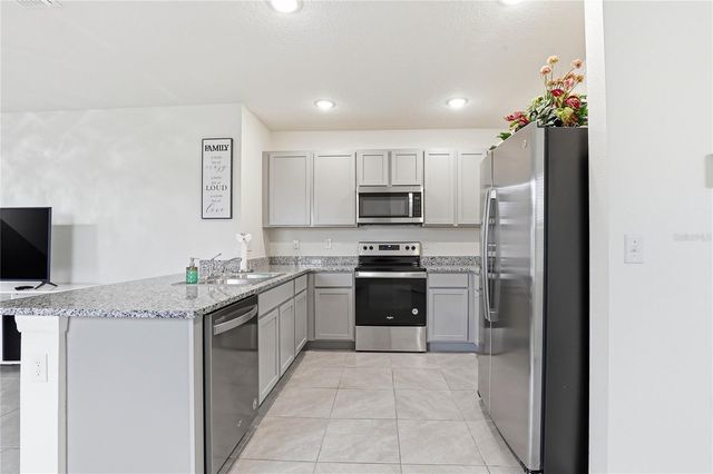 2839 MAIDEN GRASS ISLE, Wesley Chapel, FL 33543