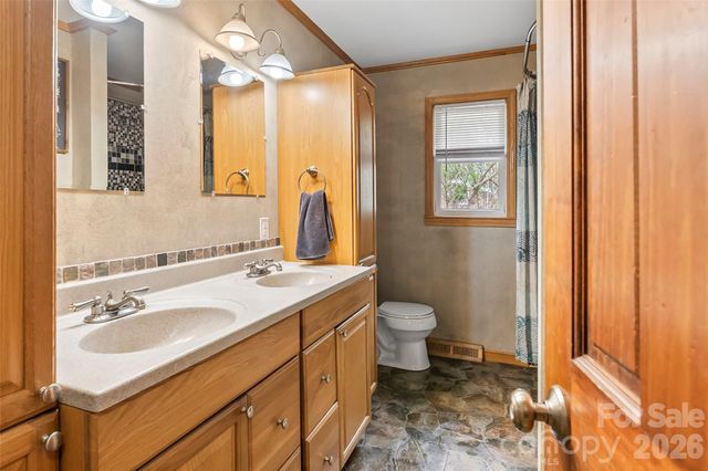 1000 Mountain View Church Road, Zirconia, NC 28790