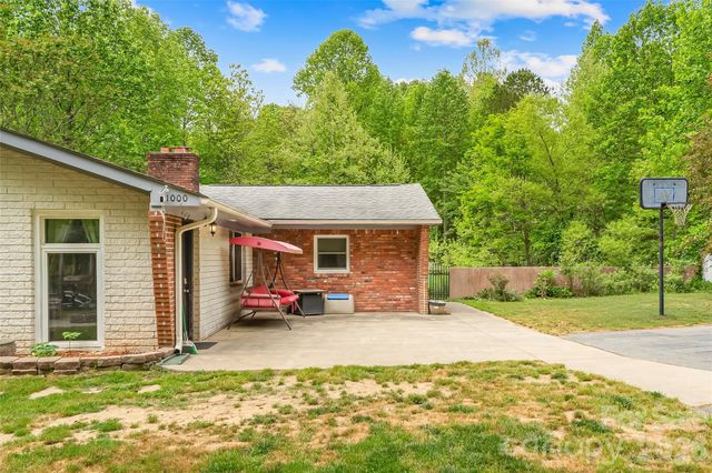 1000 Mountain View Church Road, Zirconia, NC 28790