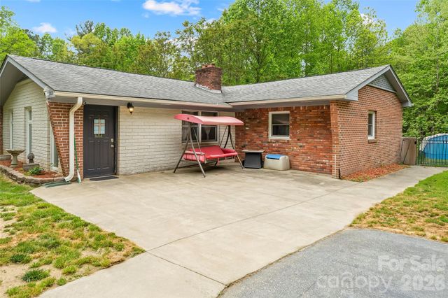 1000 Mountain View Church Road, Zirconia, NC 28790