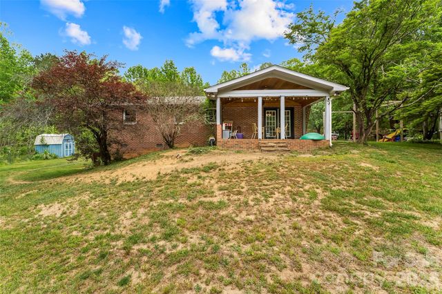 1000 Mountain View Church Road, Zirconia, NC 28790