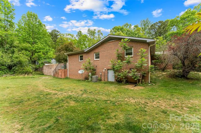 1000 Mountain View Church Road, Zirconia, NC 28790
