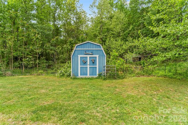 1000 Mountain View Church Road, Zirconia, NC 28790