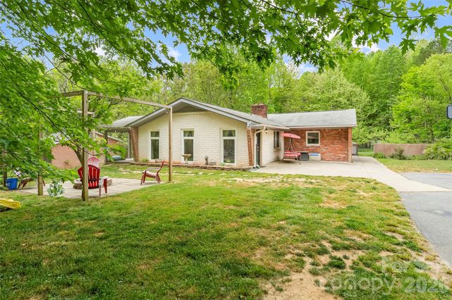 1000 Mountain View Church Road, Zirconia, NC 28790