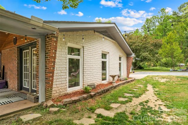 1000 Mountain View Church Road, Zirconia, NC 28790