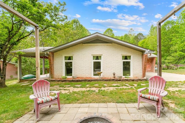 1000 Mountain View Church Road, Zirconia, NC 28790
