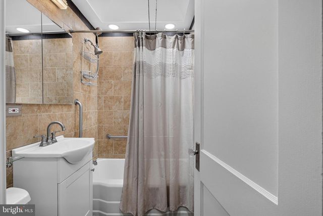 6848 RADBOURNE RD, Upper Darby, PA 19082
