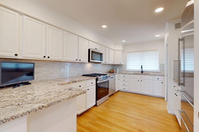 15 Kings Way 11, Waltham, MA 02451