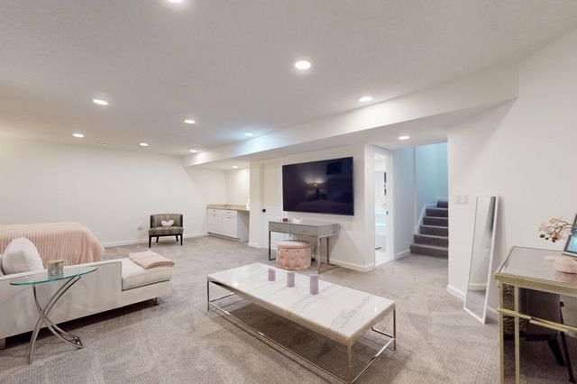 15 Kings Way 11, Waltham, MA 02451