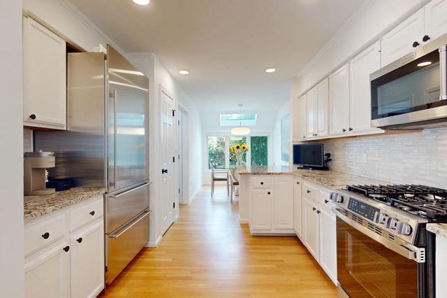 15 Kings Way 11, Waltham, MA 02451