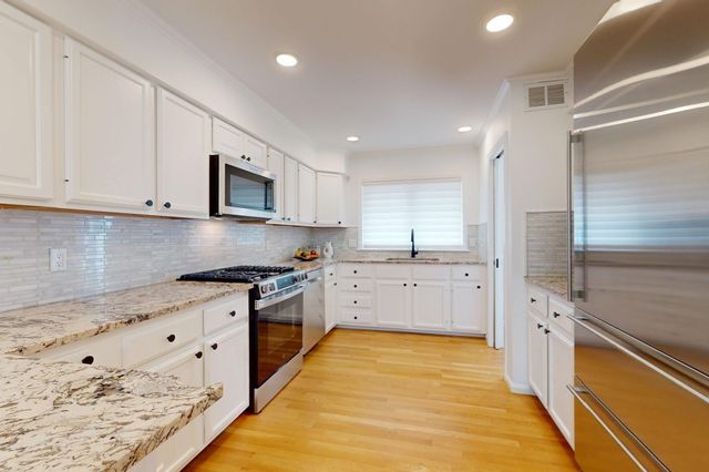 15 Kings Way 11, Waltham, MA 02451