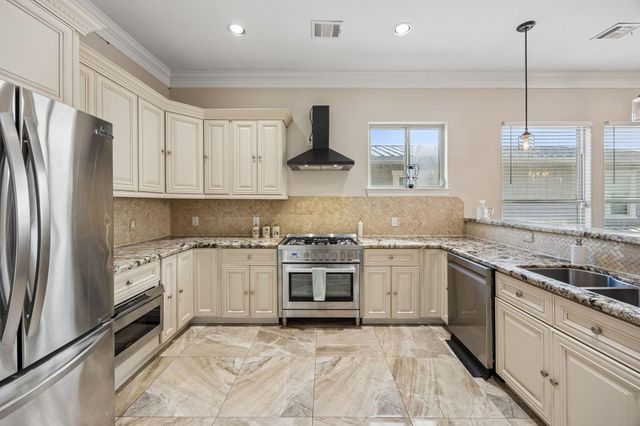 615 29th Street, Dickinson, TX 77539