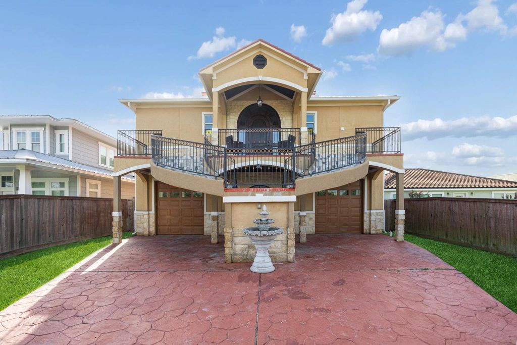615 29th Street, Dickinson, TX 77539