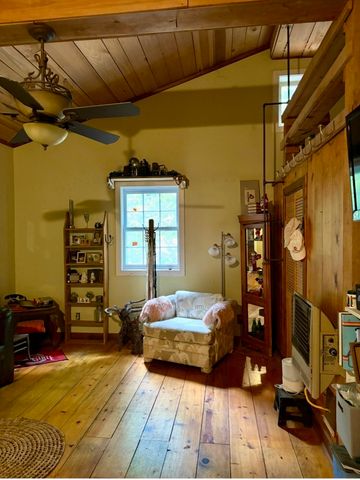 1431 Roarks Cove Rd, Sewanee, TN 37375