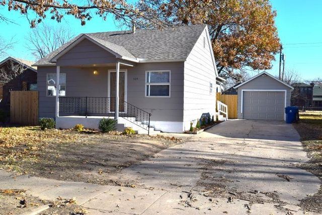424 N Park Ave, Valley Center, KS 67147